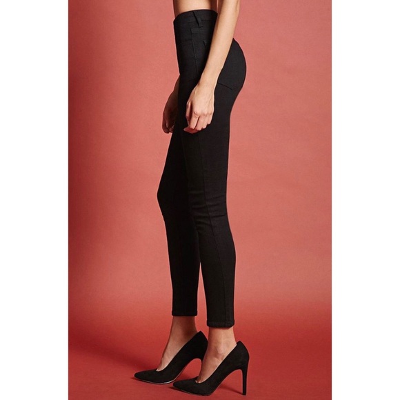 Forever 21 Pants - Black skinny pants, by Forever 21 size large